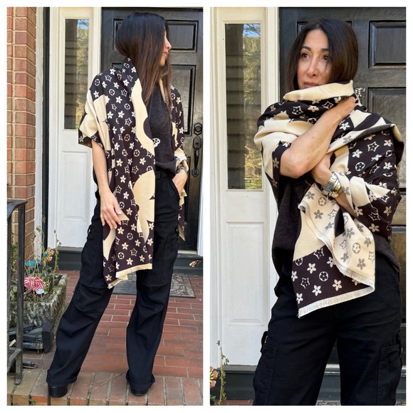 Fabulous chic Reversible Scarf Shawl POSH LIVE LISTING - Picture 5 of 5